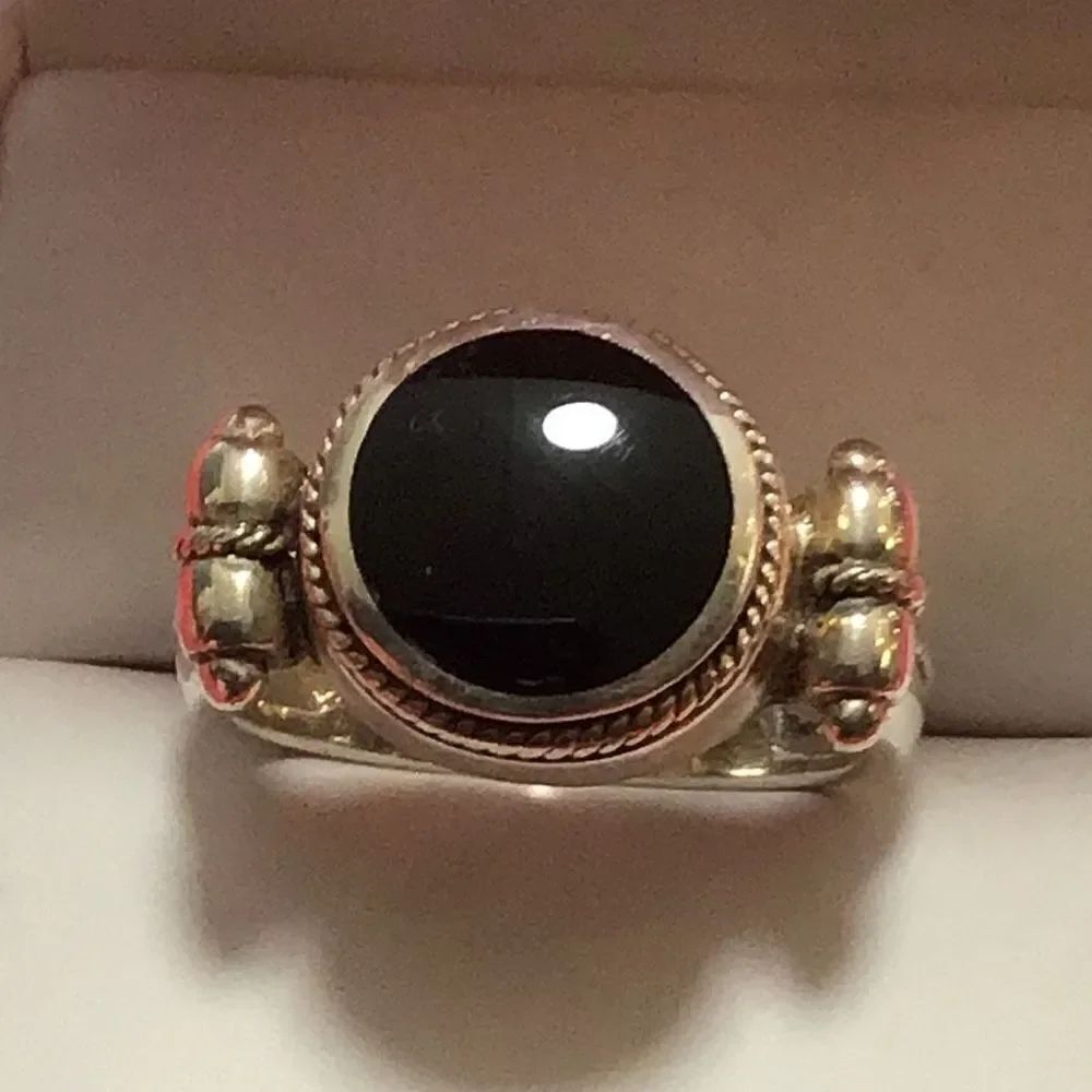 Vintage round onyx and sterling silver ring size 8